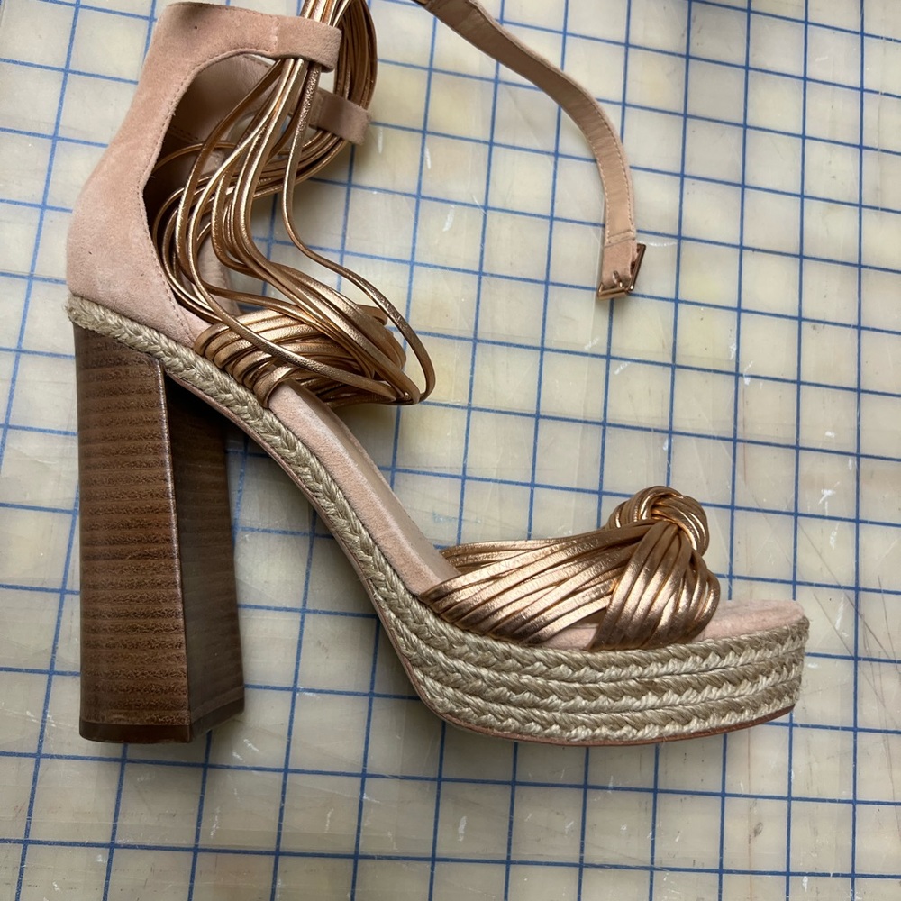 Vince Camuto Nyla never worn! Rose gold 9.5